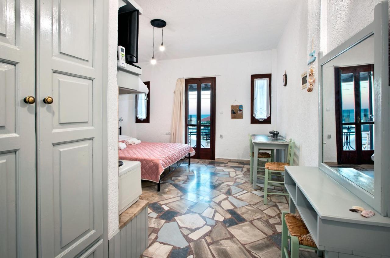 New Aurora Apts Studios Ferma Luaran gambar