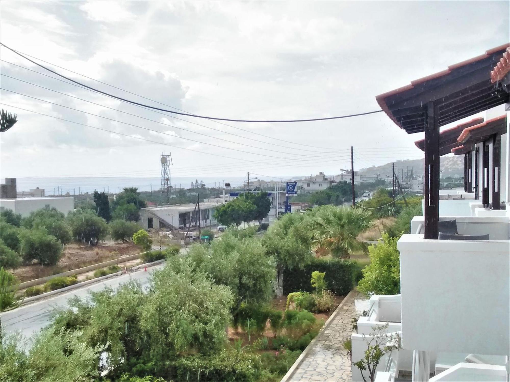 New Aurora Apts Studios Ferma Luaran gambar