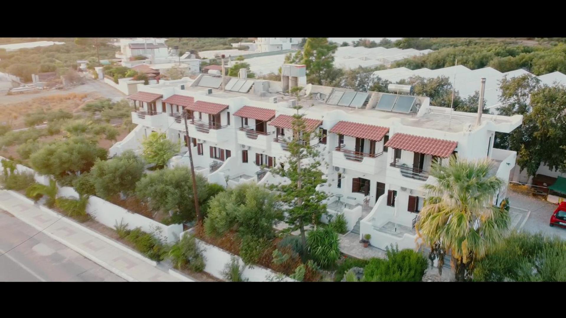 New Aurora Apts Studios Ferma Luaran gambar